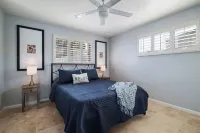 Luxury Oasis. Walk to Old Town. Modern Amenities.