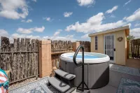 NEW HOT TUB under the Stars, Sunset View, Pets, EV Charger, Chef’s Kitchen