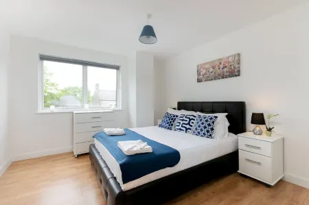 Skyvillion - 1Bed Enfield Flat W/Balcony+Parking