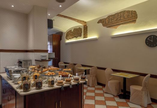 호텔 로비 및 서비스