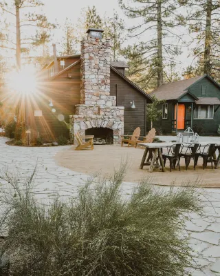 Noon Lodge Hotels in Fawnskin