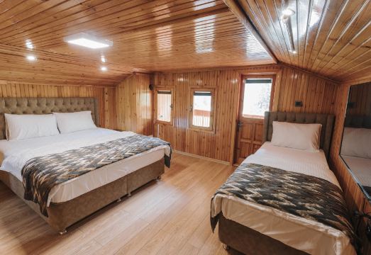 2. 으스칼리타 오텔..