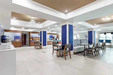 Holiday Inn Express & Suites Camden-I20 (Hwy 521) by IHG Отели рядом с достопримечательностью «Kendall Lake Park»