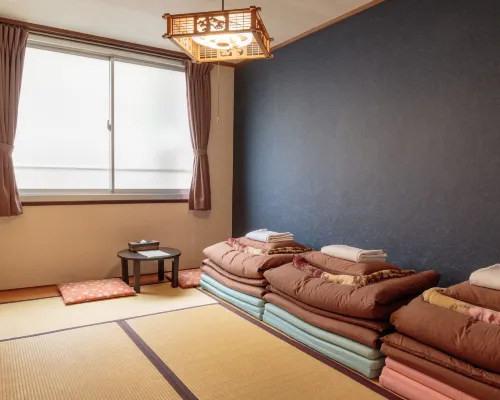 J-Hoppers Hiroshima Guesthouse فنادق في هيروشيما