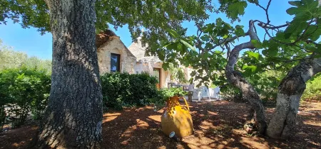 Almapetra Trulli Resort Отели рядом с достопримечательностью «Centro Storico Locorotondo»