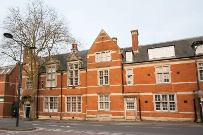 Comfortable Swindon Town Centre Apartments, Free Parking, Sleeps up to 8 Hôtels à : Swindon