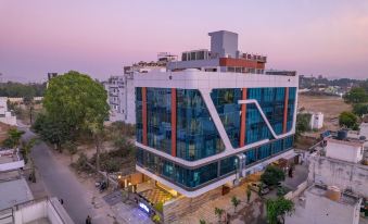 Pax Hotel Grand Blue 3 min walk from Udaipur city Railway Station