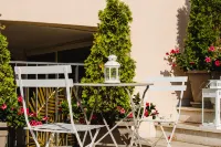 Unique Hotel