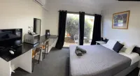 Jumbuck Motel - balcony