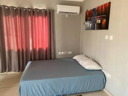 Captivating 2-Bed Ensuite Apartment in Accra Отели рядом с достопримечательностью «Университет Ганы»