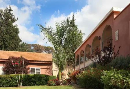 Shaar Hagolan Kibbutz Country Lodging Отели в г. Shaar Hagolan