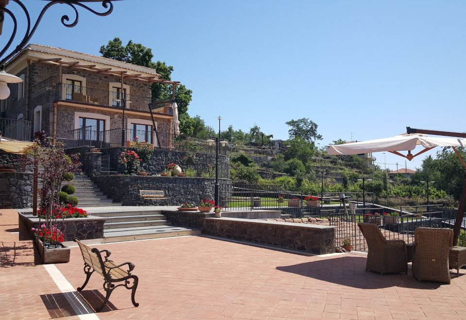 Hotel Antico Borgo Petralia, Exterior, Garden