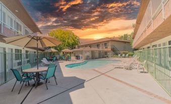 The Oakhurst Inn at Yosemite