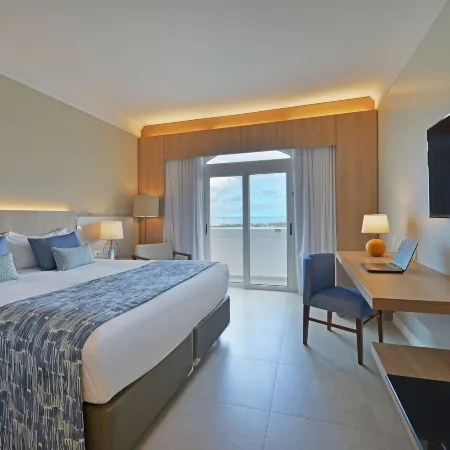 Hotel Deville Prime Salvador Отели рядом с достопримечательностью «Пляж Итапуа»