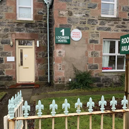 1 Lochness Rooms&Hostel