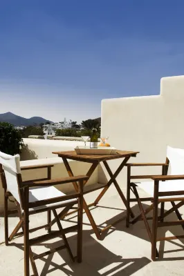 Tsakanos Home - parking