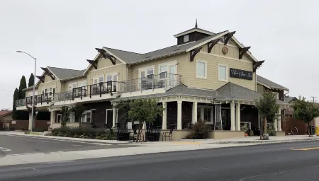 Wine Stone Inn Отели в г. Оркатт