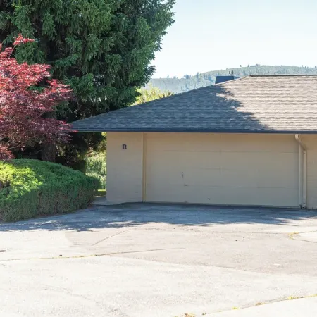 Wapato Point Halmalka Condo 514-B Close to Outdoor Pool, Sandy Beach Amenities