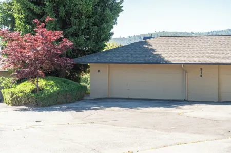 Wapato Point Halmalka Condo 514-B Close to Outdoor Pool, Sandy Beach Amenities