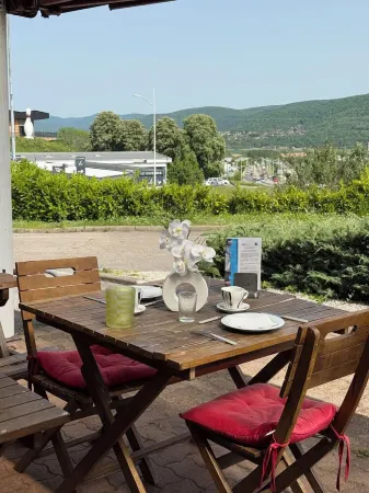 Brit Hotel Besancon l'Horloge Отели рядом с достопримечательностью «Университет Франш-Конте»