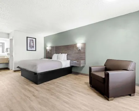 Quality Inn Hotels in Plainview