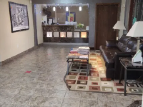 萊克湖温德姆速8酒店 賴斯萊克酒店