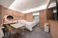 Suwon Hotel Insta Отели в г. Сувон