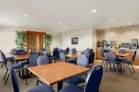 Days Inn & Suites by Wyndham Thompson Hotels in Thompson