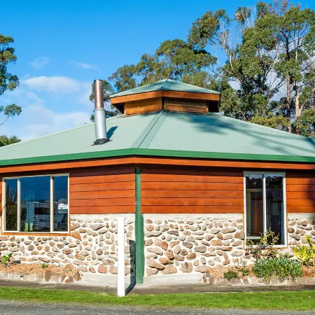 Snug Beach Cabin and Caravan Park