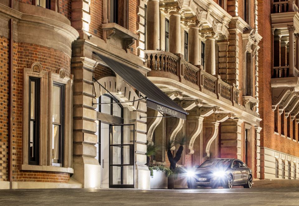 코모 더 트레저리의 고급스러운 스파 공간