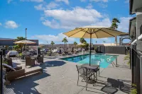 The Hotel Serene Glendale Peoria, Surestay Collection by Best Western - Rooftop Pools