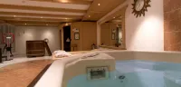 Hotel Alpenrose Mit Gourmet-Restaurant Azalée فنادق في Zweisimmen