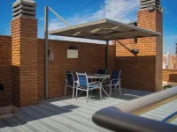 Kube Apartments Express Hotels near La Cañada