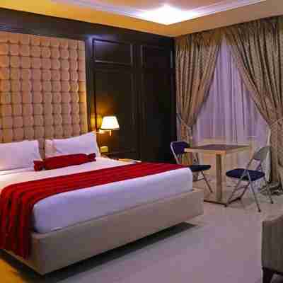 Best Western Plus by Bayse-Ltd Rooms