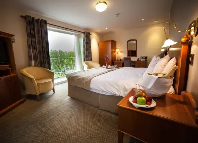 Warren Lodge Hotel di Weybridge