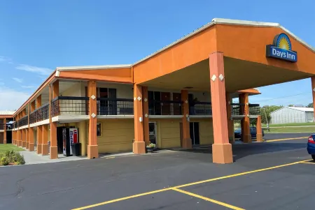 Days Inn by Wyndham Okmulgee Отели в г. Окмулги