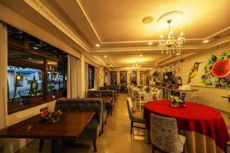 Quindeloma Art Hotel And Gallery