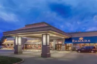 Ramada by Wyndham Kelowna Hotel & Conference Center Hotel dekat Father Pandosy Mission