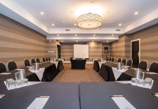 2. 샌드맨 호텔 캘..