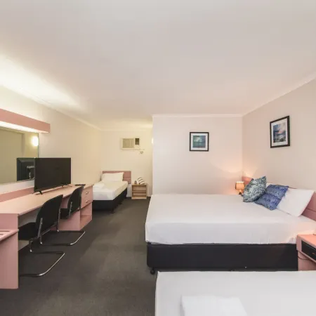 Metro Motel Rockhampton Отели в г. Рокхемптон