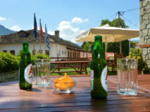 Hotel Adonis โรงแรมในMetsovo