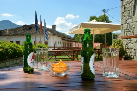 Hotel Adonis Отели в г. Мецовон