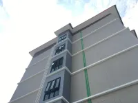 Sutharnlai Apartment Hotel a Si Prachan