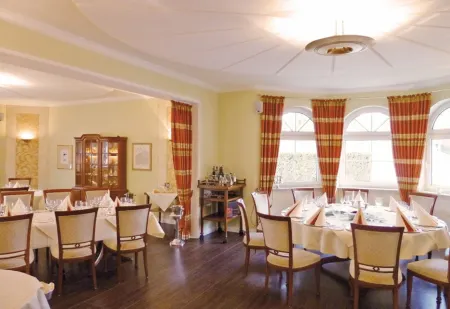 Hostellerie Bacher Отели в г. Бексбах