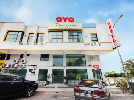 OYO 44043 First Garden Hotel