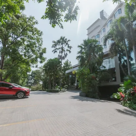 The Grand Riverside Hotel