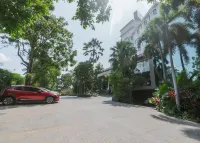 The Grand Riverside Hotel - parking