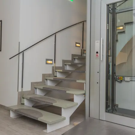 Dan In'n Out Отели рядом с достопримечательностью «Церковь Петерс»