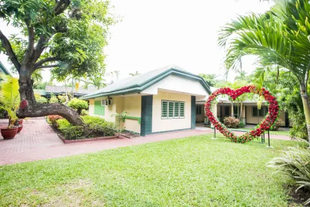 Family Country Hotel & Convention Center Отели рядом с достопримечательностью «Tropicana Beach Resort»