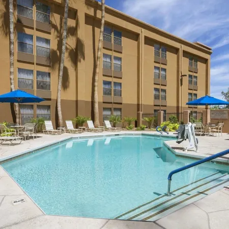 GreenTree Inn & Suites Phoenix Sky Harbor